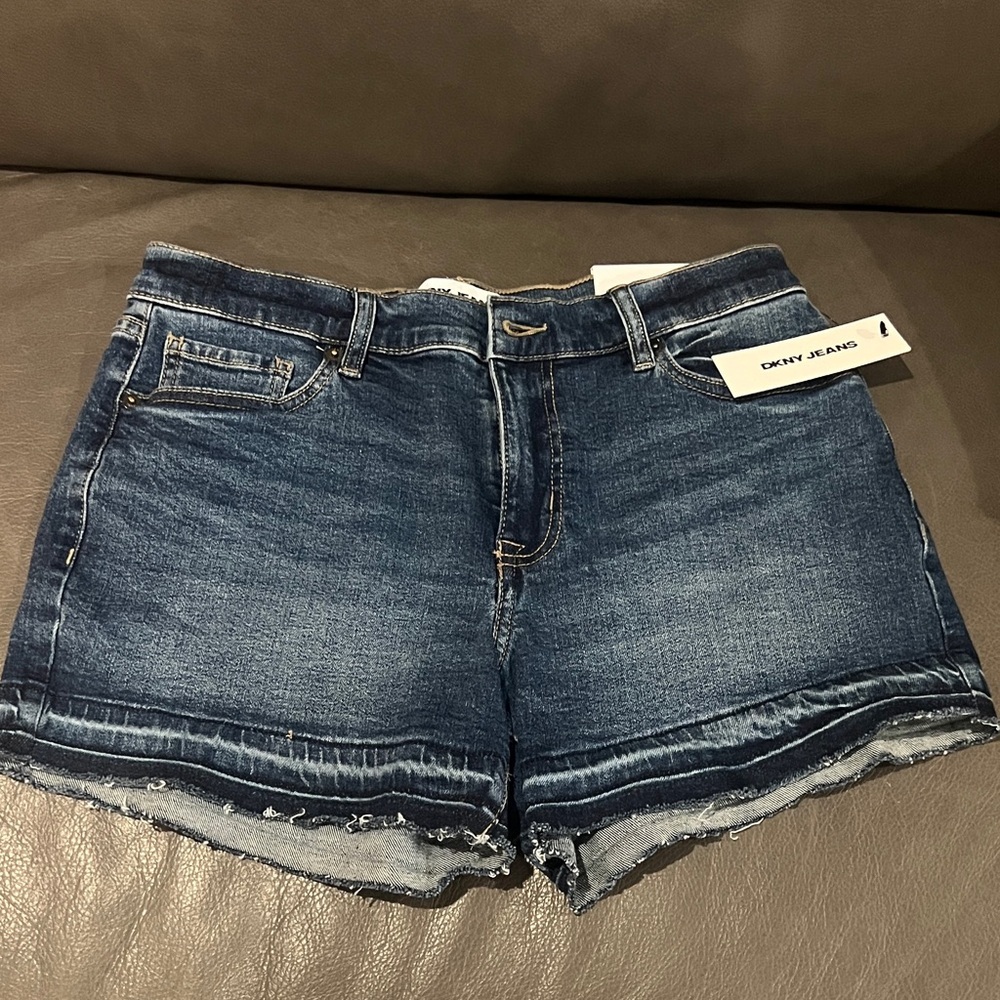 DKNY NWT Women’s Blue Denim Frayed Hem Shorts size 2/26